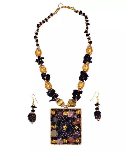 Jewelery Set With Glass Beads & Black Golden StoneWork Brass Pendant (30085)