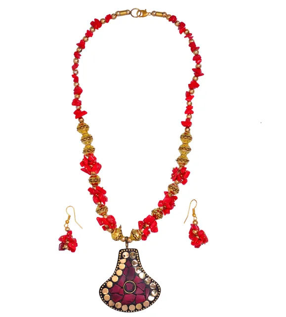 Jewelery Set With Glass Beads & Red Golden StoneWork Brass Pendant (30090)