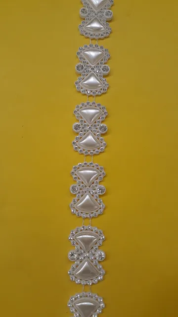 Beads style stylised geometric shapes pearls and rhinestones glam studded case setting glittering party style elegant Stick-on Laces