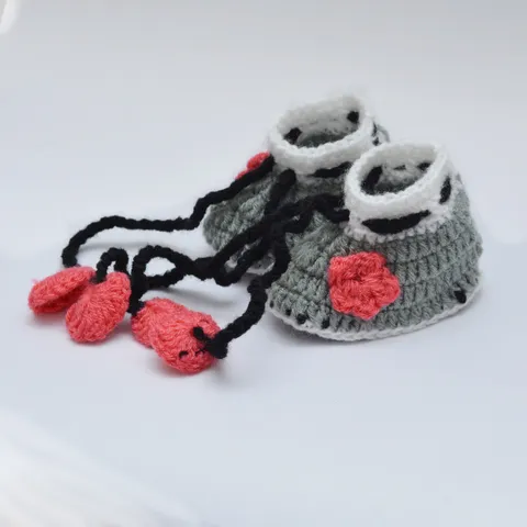 Love Crochet Art cute crochet baby booties - Grey for 0-6 months