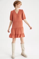 Woman Short Sleeve Knitted Dress
