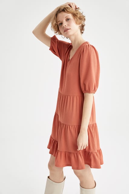 Woman Short Sleeve Knitted Dress
