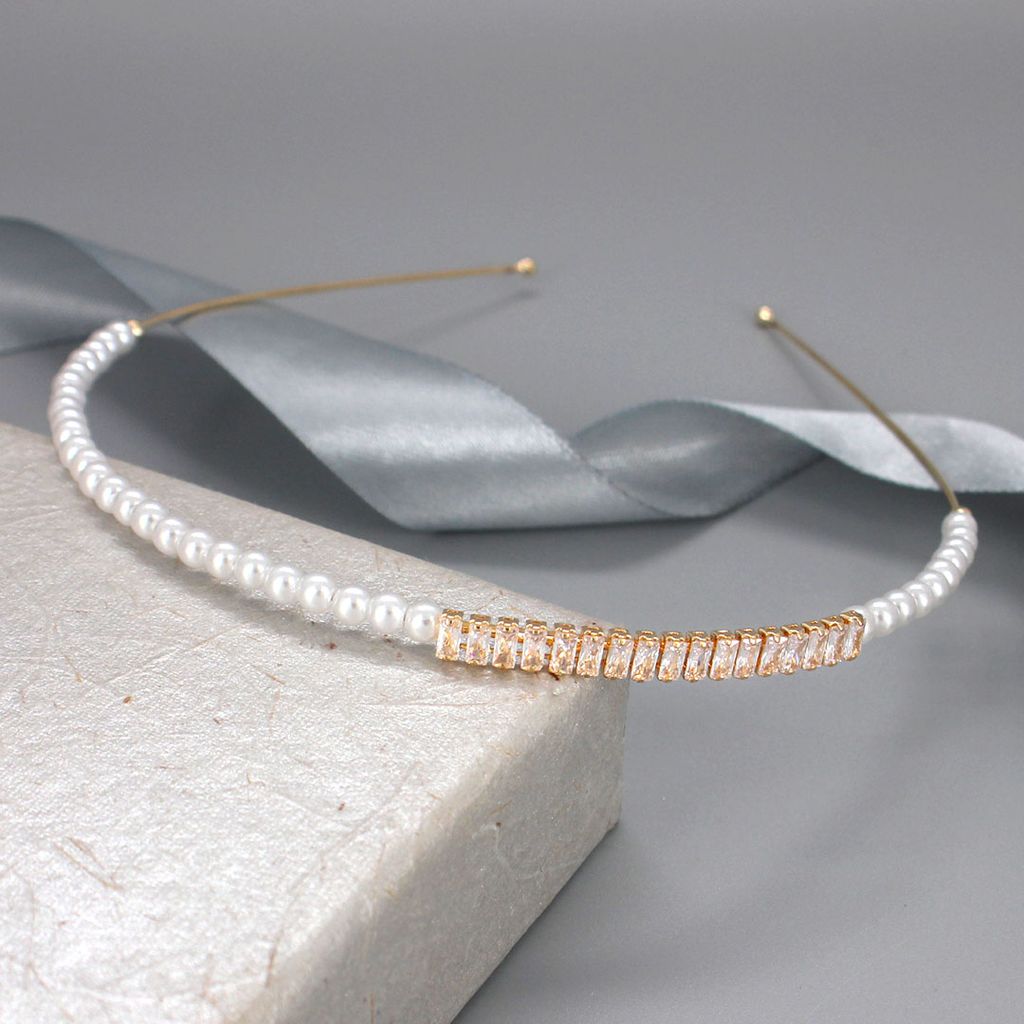 Pearls Hair Band in Gold finish - PARK26GO