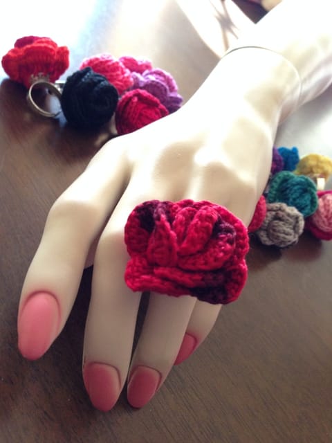 Red 'n' Black Crochet Finger Ring