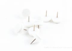Glides Plastic & Felt Nail White 20mm P8