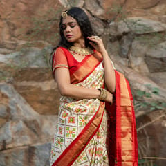 Pochampally Ikkat Silk Saree / White Colour / Red Border  HPISSPK0121