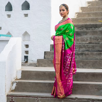 Pochampally Ikkat Silk Saree / Light Green Colour / Pink Border HPISSRP0221
