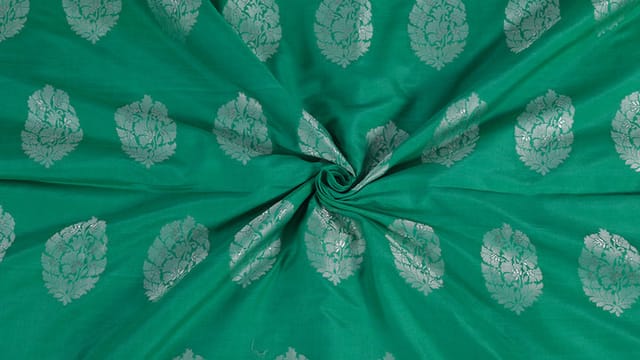 Handloom Plain Weave With Reshmi Silver Zari