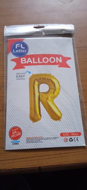 foil letter balloon (R) golden