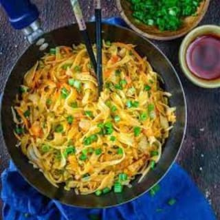 Chicken Hakka Noodles Chili Garlic sauce